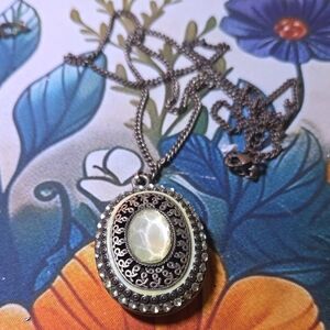 Elegant Silver Pendant Necklace